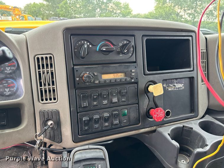 image for item DZ4642 2011 International WorkStar 7500 dump truck