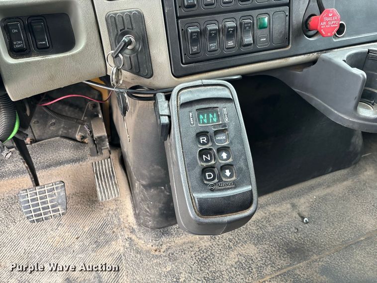 image for item DZ4642 2011 International WorkStar 7500 dump truck