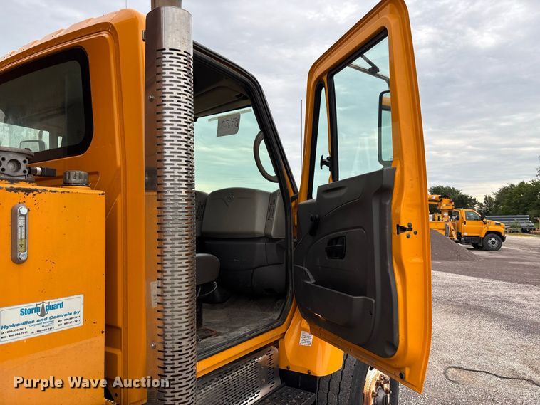 image for item DZ4642 2011 International WorkStar 7500 dump truck
