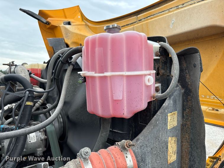image for item DZ4642 2011 International WorkStar 7500 dump truck