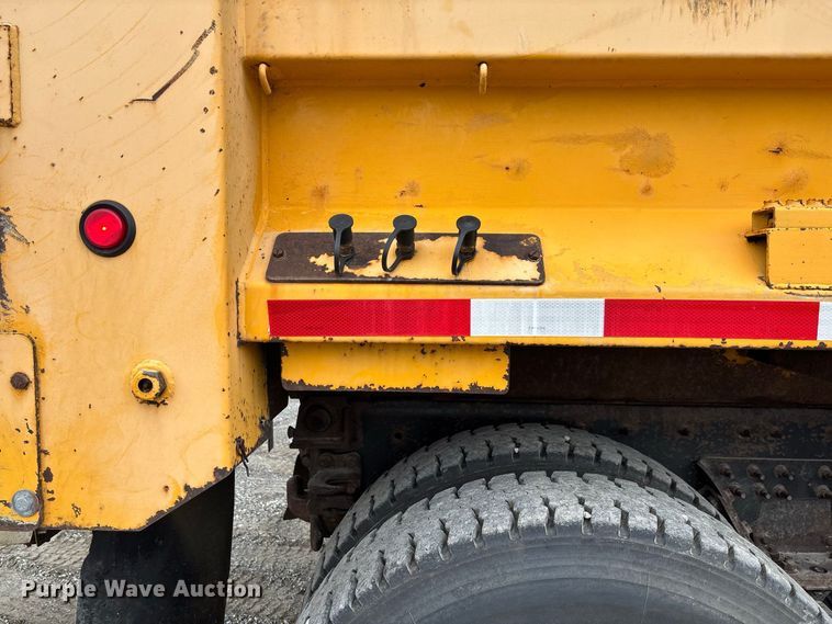 image for item DZ4643 2013 International WorkStar 7500 dump truck