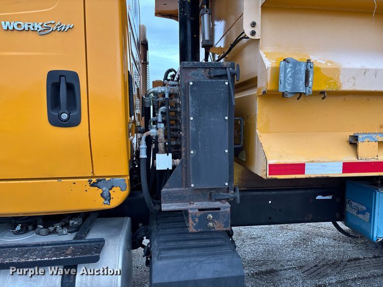image for item DZ4643 2013 International WorkStar 7500 dump truck