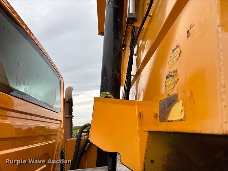 image for item DZ4643 2013 International WorkStar 7500 dump truck