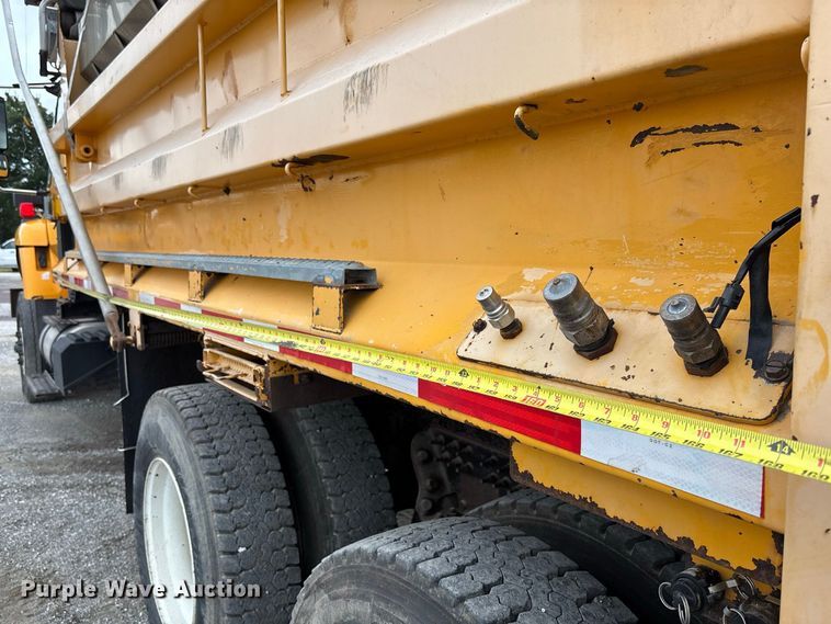 image for item DZ4643 2013 International WorkStar 7500 dump truck