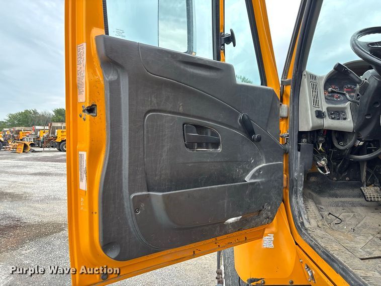 image for item DZ4643 2013 International WorkStar 7500 dump truck