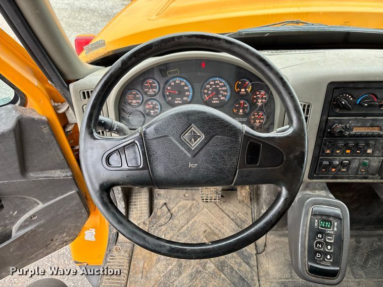image for item DZ4643 2013 International WorkStar 7500 dump truck