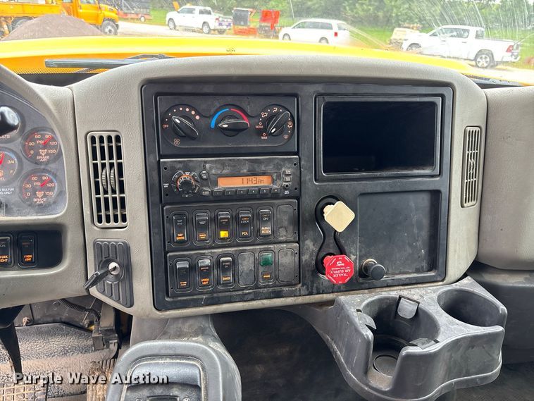 image for item DZ4643 2013 International WorkStar 7500 dump truck