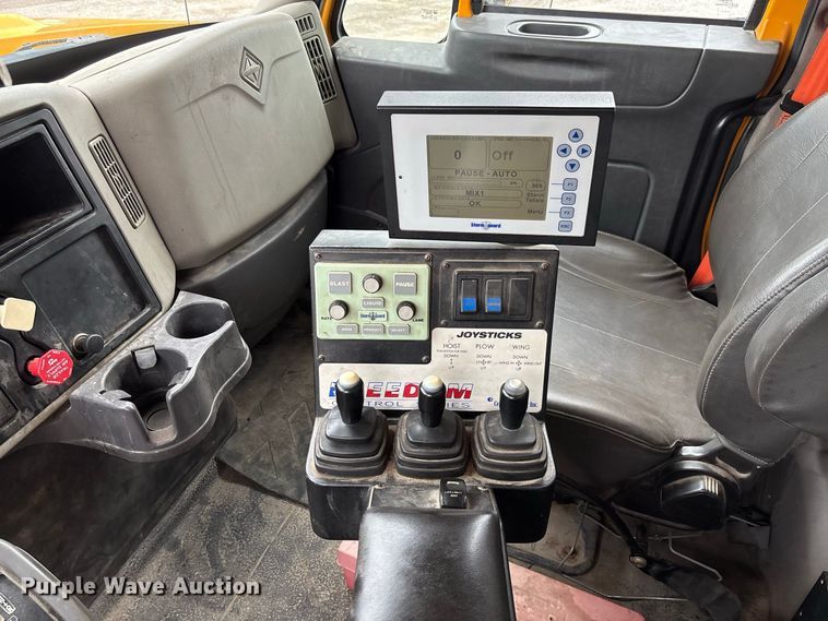 image for item DZ4643 2013 International WorkStar 7500 dump truck