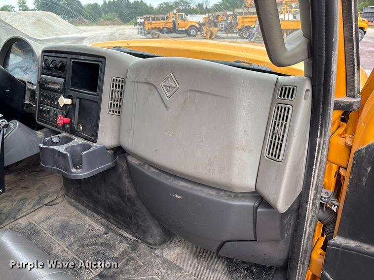 image for item DZ4643 2013 International WorkStar 7500 dump truck