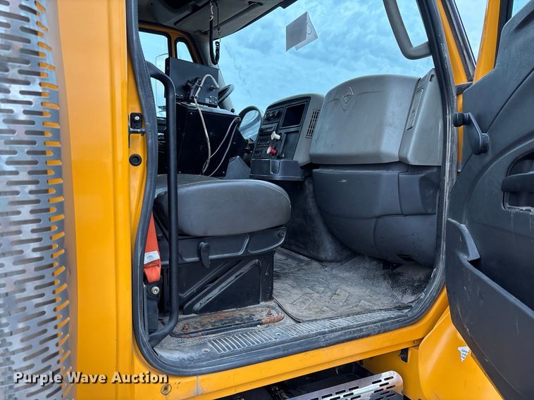 image for item DZ4643 2013 International WorkStar 7500 dump truck