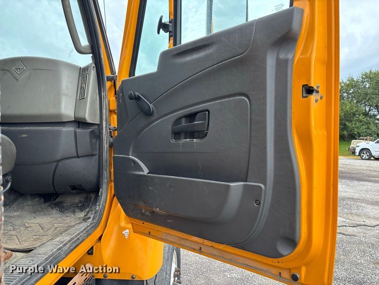 image for item DZ4643 2013 International WorkStar 7500 dump truck