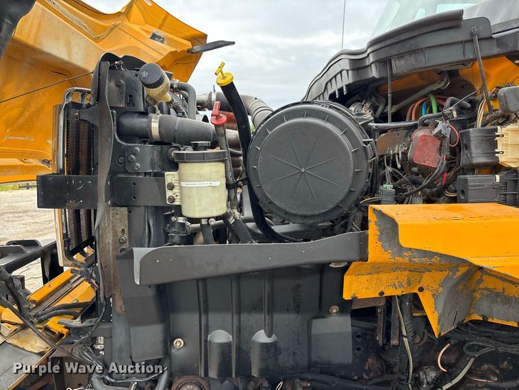 image for item DZ4643 2013 International WorkStar 7500 dump truck