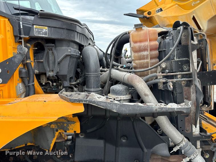 image for item DZ4643 2013 International WorkStar 7500 dump truck