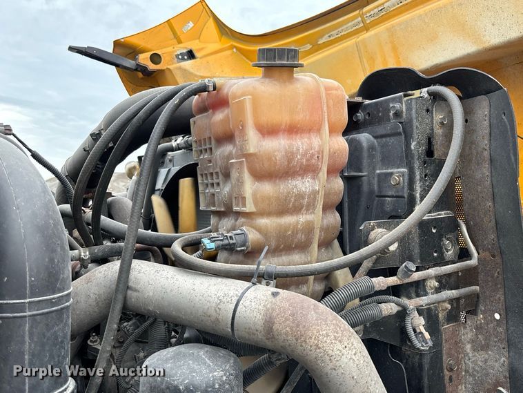 image for item DZ4643 2013 International WorkStar 7500 dump truck
