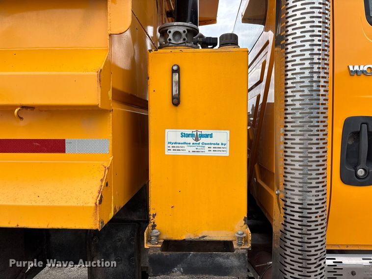 image for item DZ4644 2011 International WorkStar 7500 dump truck
