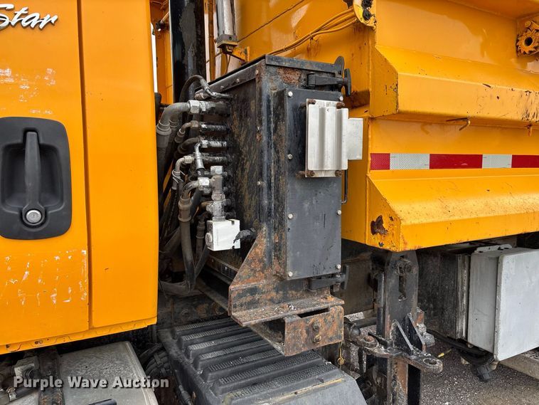 image for item DZ4644 2011 International WorkStar 7500 dump truck
