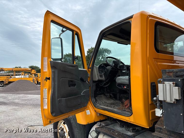 image for item DZ4644 2011 International WorkStar 7500 dump truck