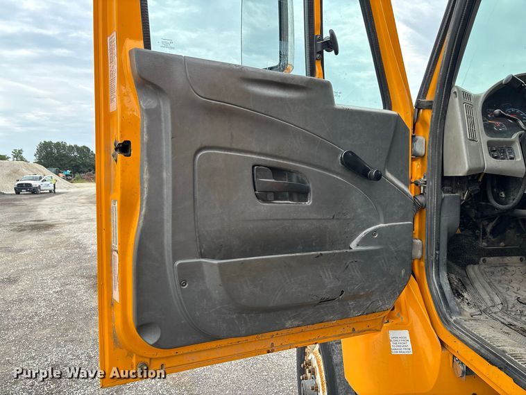 image for item DZ4644 2011 International WorkStar 7500 dump truck