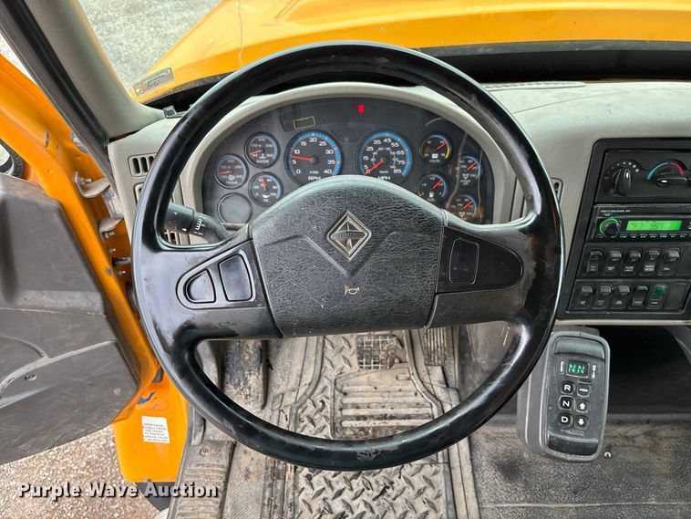 image for item DZ4644 2011 International WorkStar 7500 dump truck