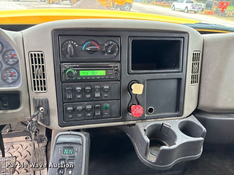 image for item DZ4644 2011 International WorkStar 7500 dump truck