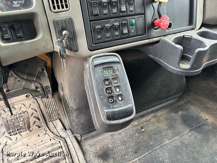 image for item DZ4644 2011 International WorkStar 7500 dump truck