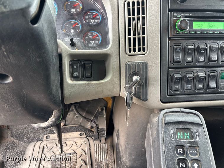 image for item DZ4644 2011 International WorkStar 7500 dump truck