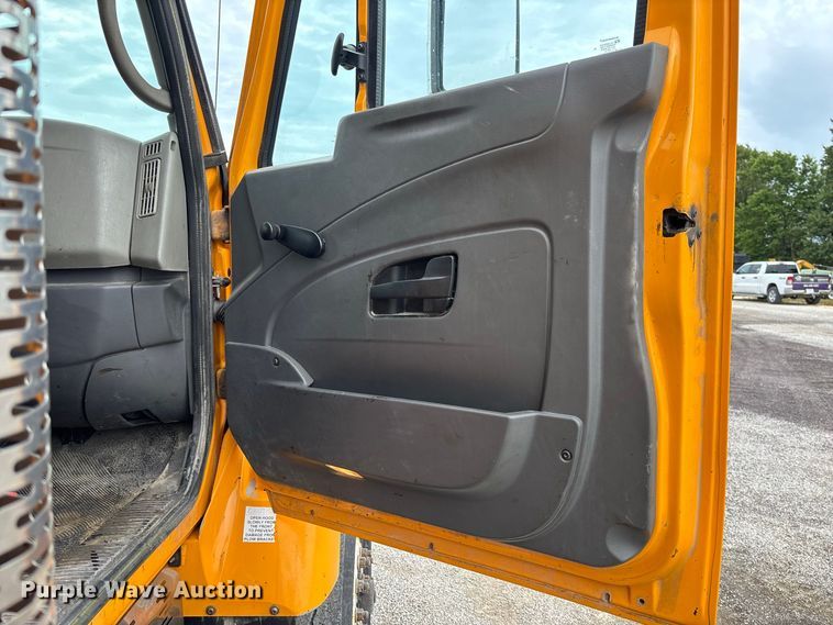 image for item DZ4644 2011 International WorkStar 7500 dump truck
