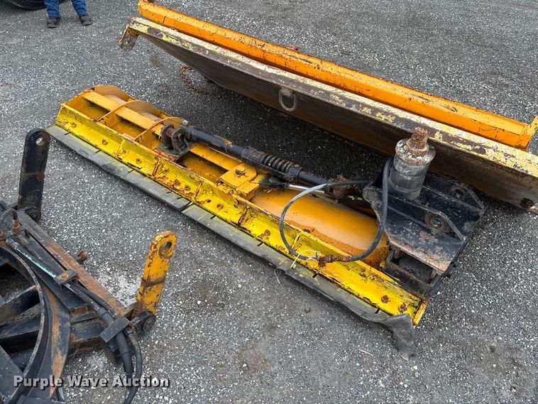 image for item DZ4644 2011 International WorkStar 7500 dump truck