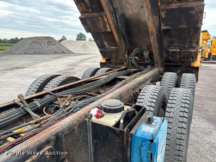 image for item DZ4645 2012 International WorkStar 7500 dump truck