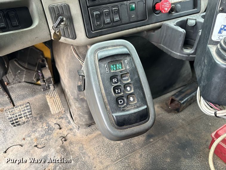image for item DZ4645 2012 International WorkStar 7500 dump truck