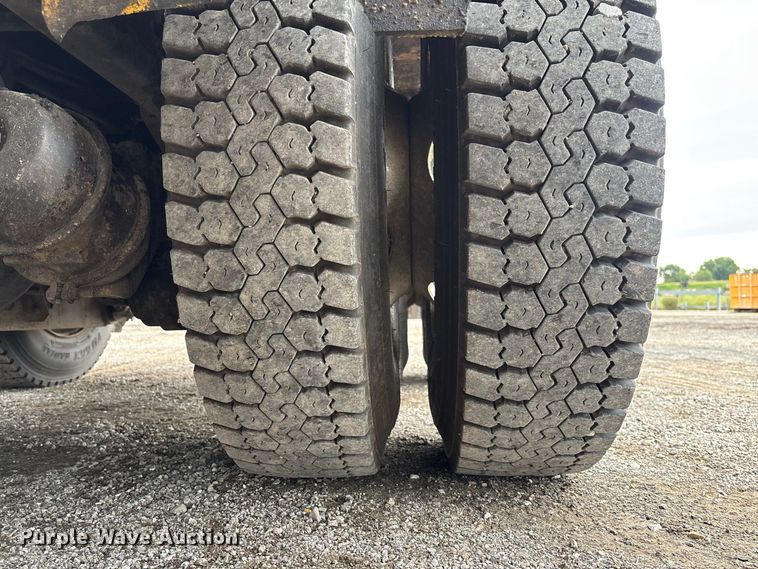 image for item DZ4645 2012 International WorkStar 7500 dump truck