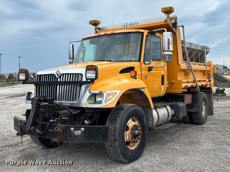 2006 International 7400 dump truck