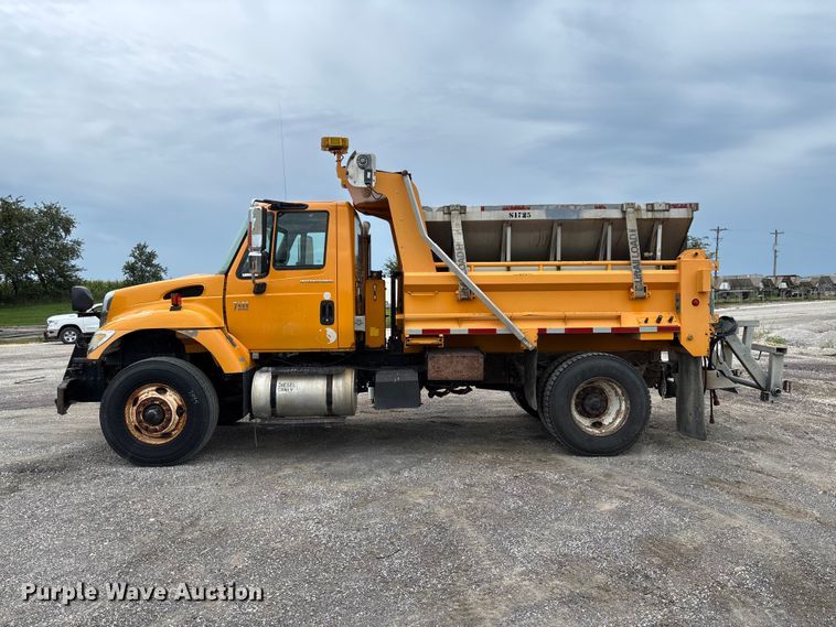 image for item DZ4646 2006 International 7400 dump truck