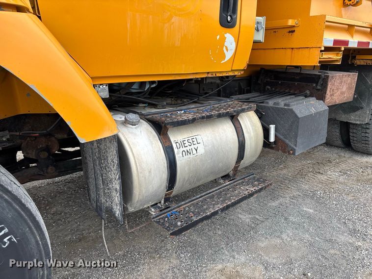 image for item DZ4646 2006 International 7400 dump truck