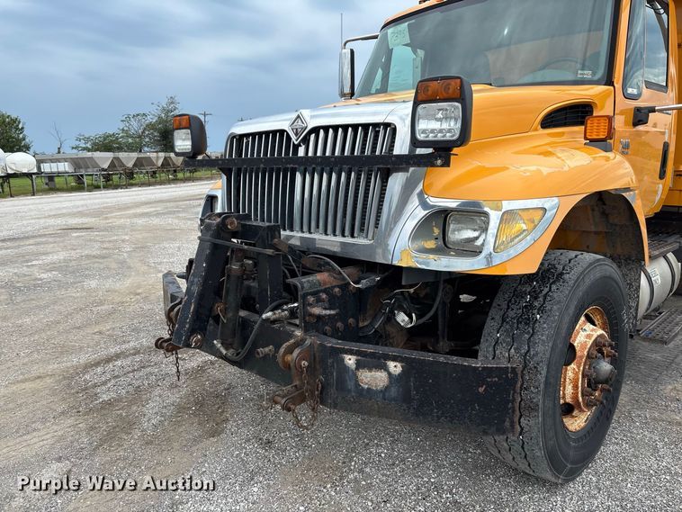 image for item DZ4646 2006 International 7400 dump truck