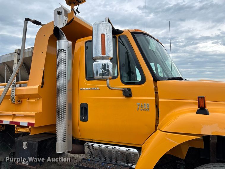 image for item DZ4646 2006 International 7400 dump truck