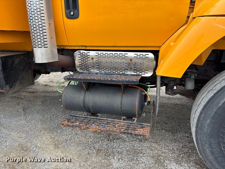 image for item DZ4646 2006 International 7400 dump truck