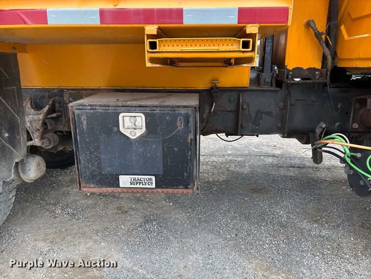 image for item DZ4646 2006 International 7400 dump truck