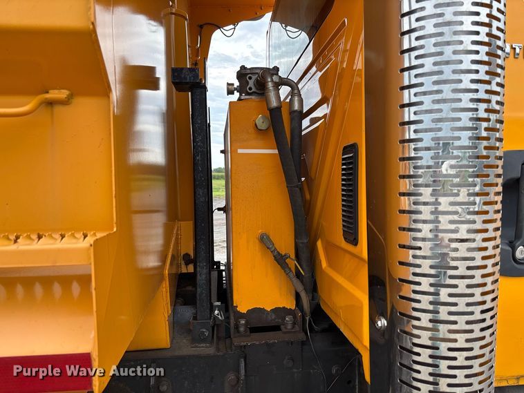 image for item DZ4646 2006 International 7400 dump truck