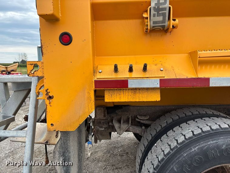 image for item DZ4646 2006 International 7400 dump truck