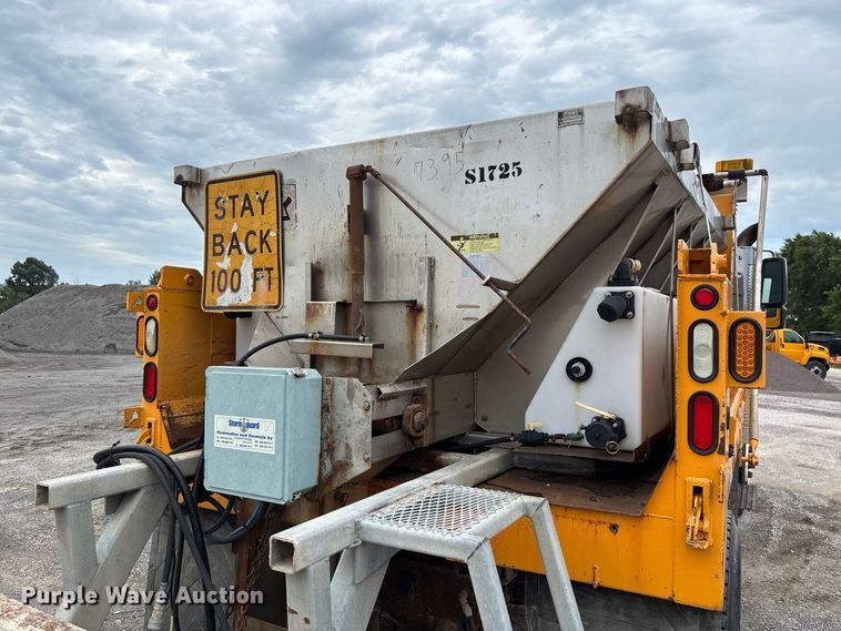image for item DZ4646 2006 International 7400 dump truck