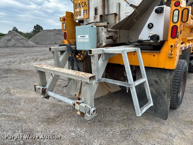 image for item DZ4646 2006 International 7400 dump truck