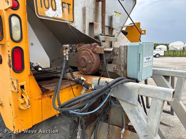 image for item DZ4646 2006 International 7400 dump truck