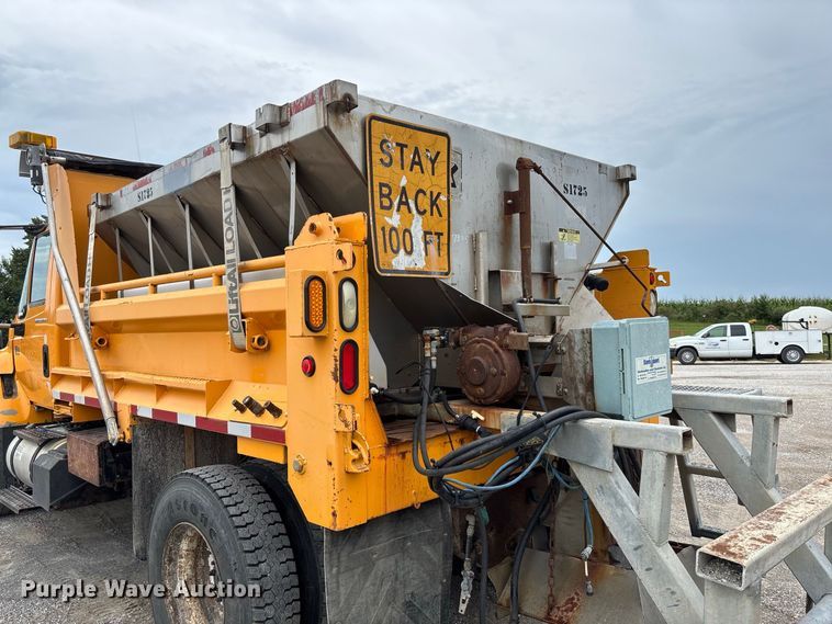image for item DZ4646 2006 International 7400 dump truck
