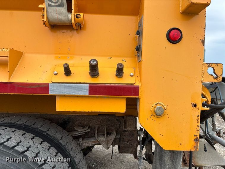 image for item DZ4646 2006 International 7400 dump truck