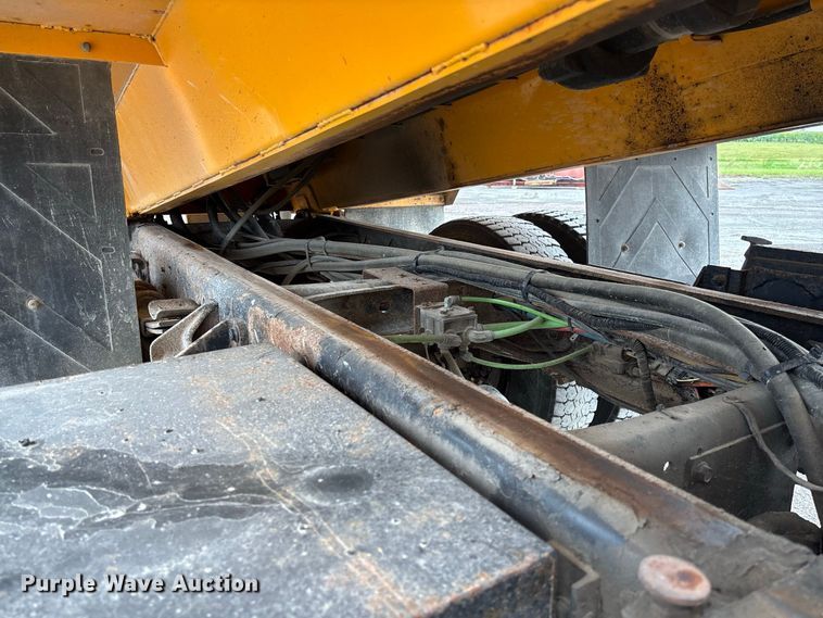 image for item DZ4646 2006 International 7400 dump truck