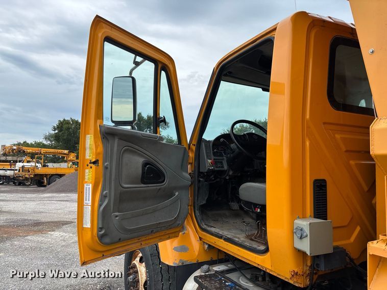 image for item DZ4646 2006 International 7400 dump truck