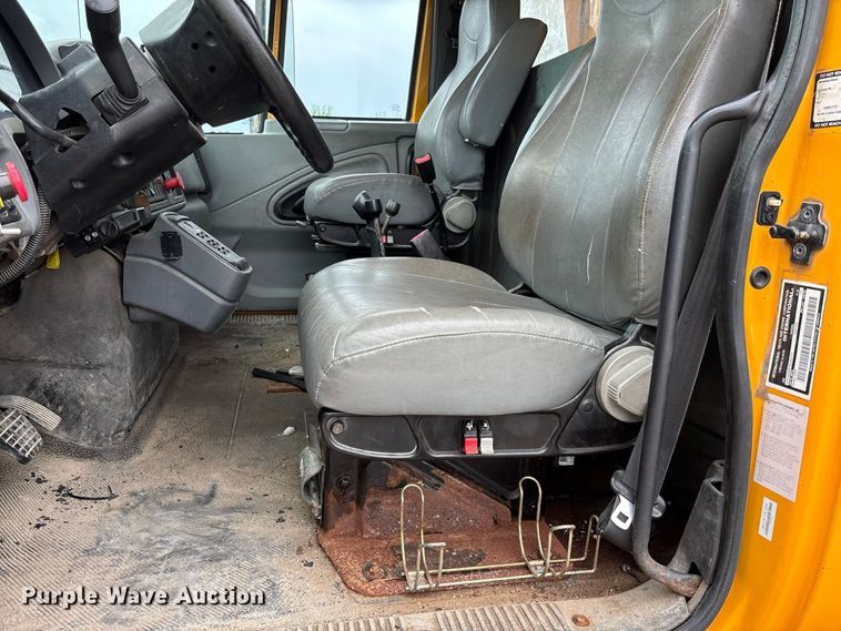 image for item DZ4646 2006 International 7400 dump truck