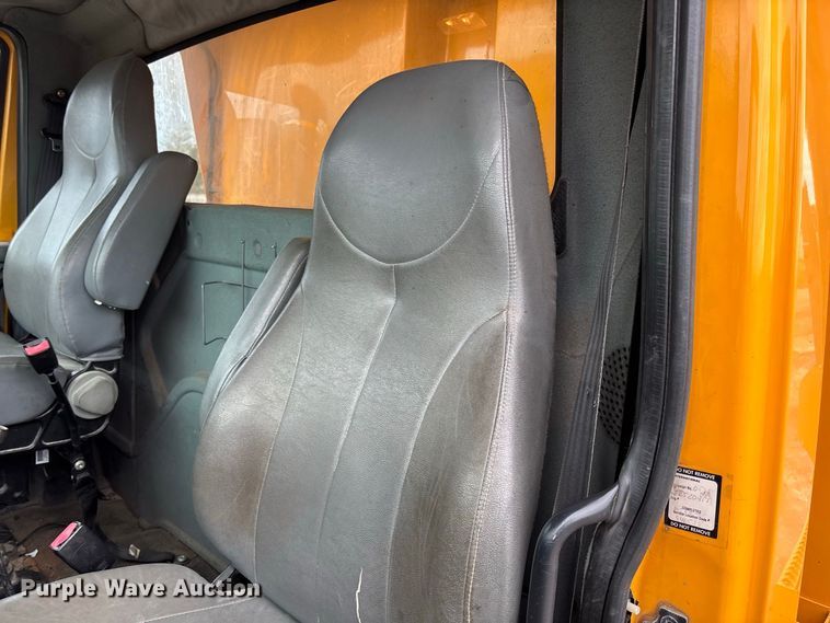 image for item DZ4646 2006 International 7400 dump truck