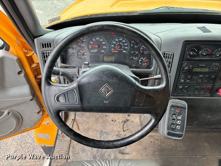 image for item DZ4646 2006 International 7400 dump truck
